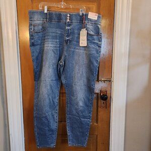 NWT Arula Jeans